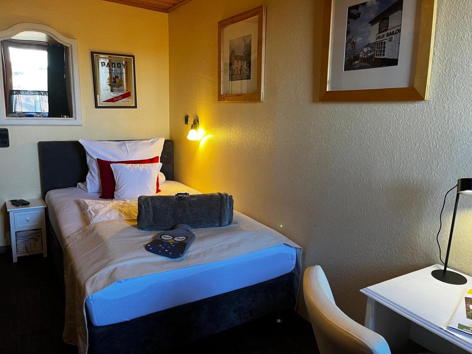 Henblas Hotel Neuenrade Экстерьер фото
