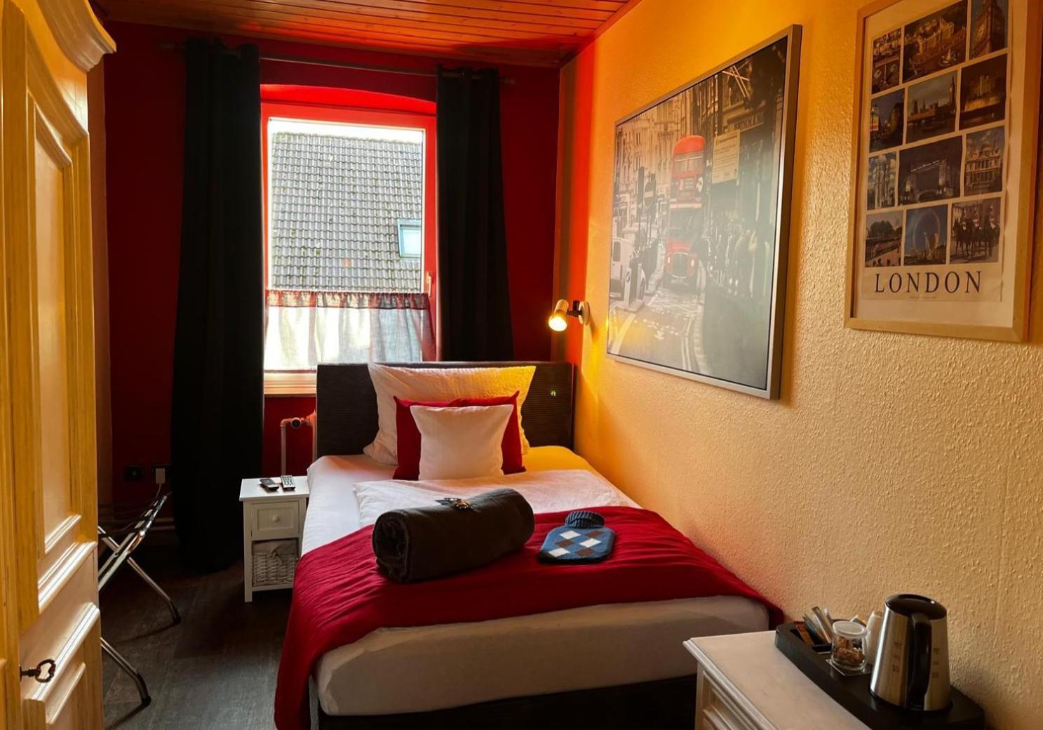Henblas Hotel Neuenrade Экстерьер фото