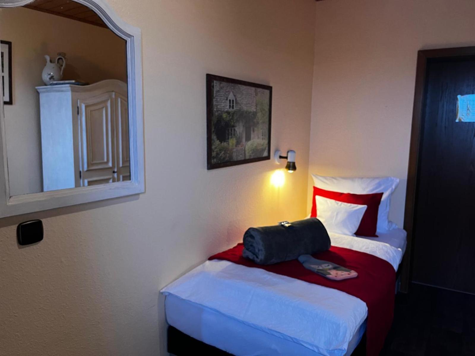Henblas Hotel Neuenrade Экстерьер фото