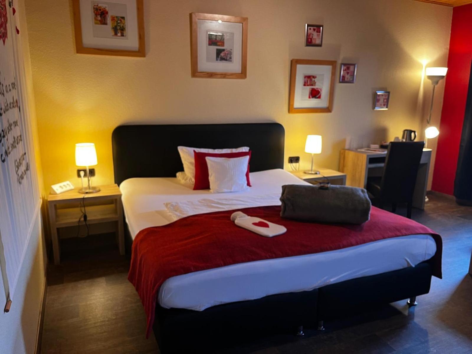 Henblas Hotel Neuenrade Экстерьер фото
